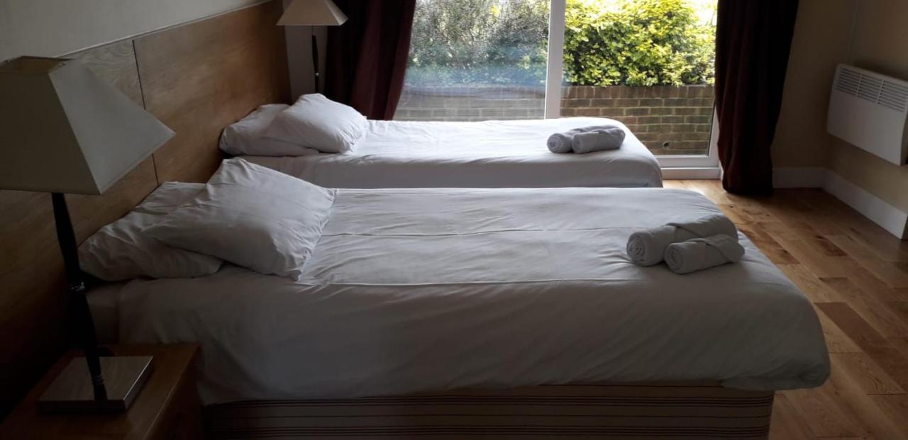 The Bear Inn And Burwash Motel Εξωτερικό φωτογραφία
