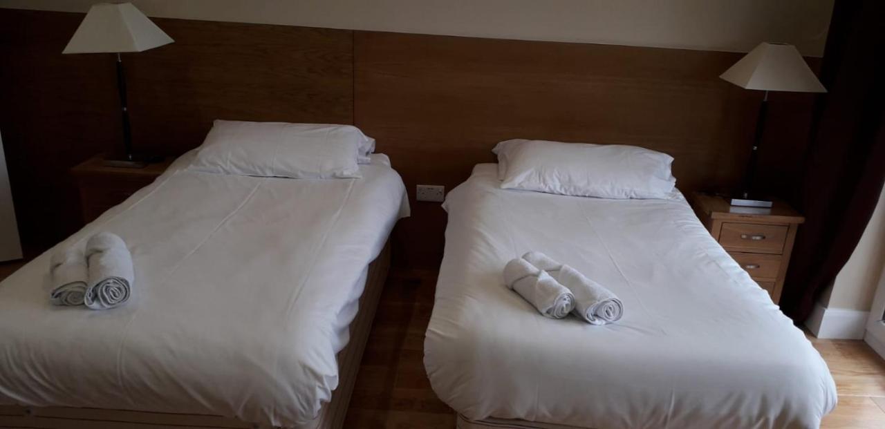 The Bear Inn And Burwash Motel Εξωτερικό φωτογραφία