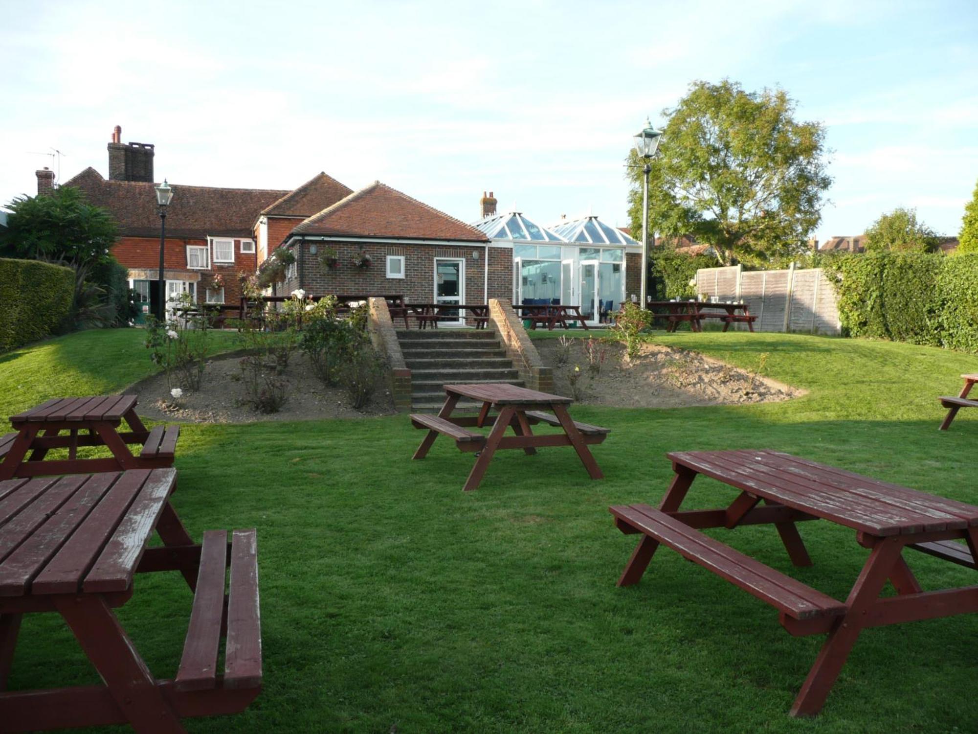 The Bear Inn And Burwash Motel Εξωτερικό φωτογραφία