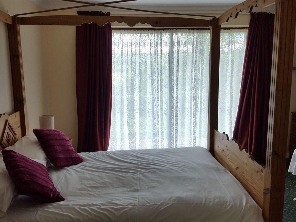 The Bear Inn And Burwash Motel Εξωτερικό φωτογραφία