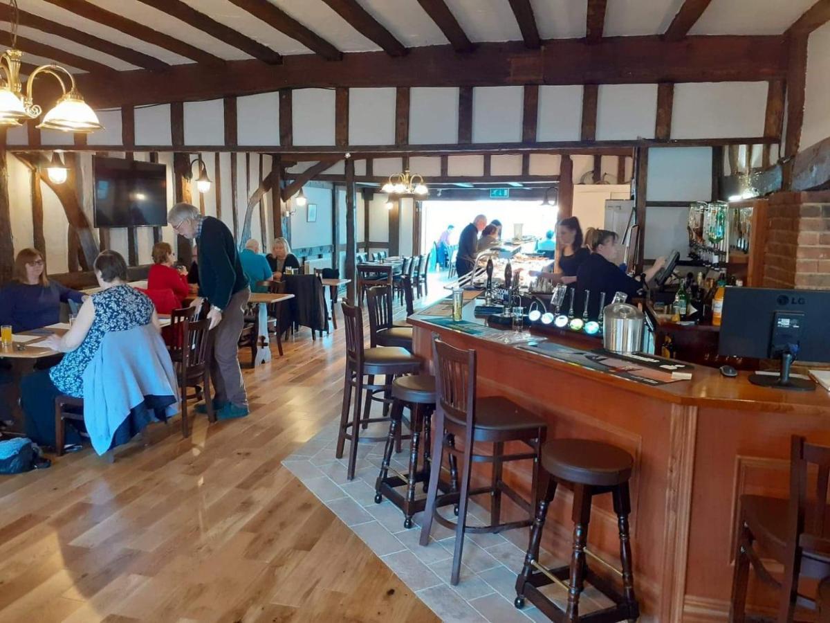 The Bear Inn And Burwash Motel Εξωτερικό φωτογραφία